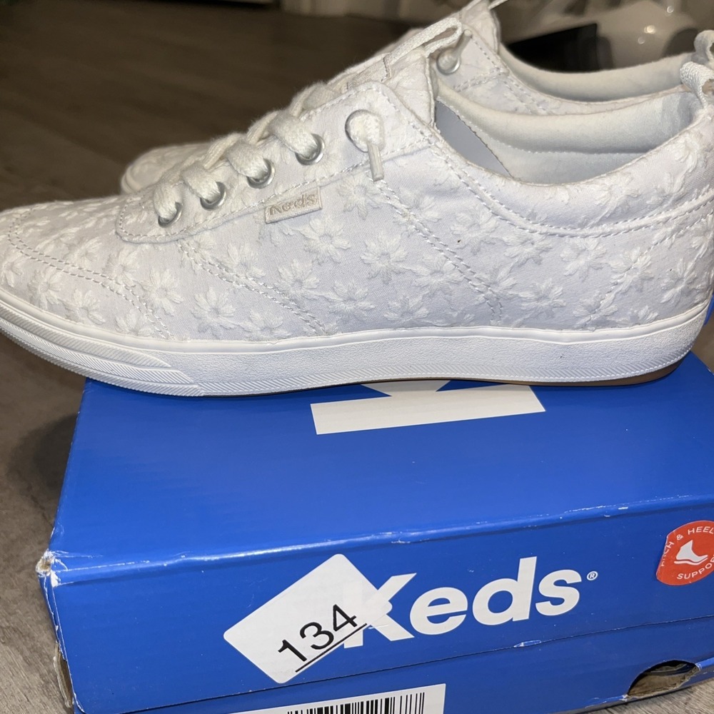 Keds Women's Starburst Slip On  Sneakers Snow‎ White. 6.5